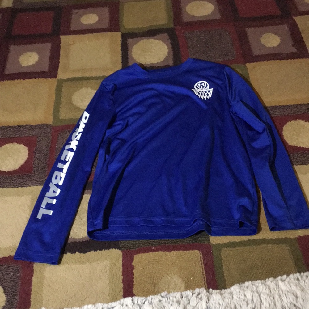 Under armor long sleeve shirt boys small